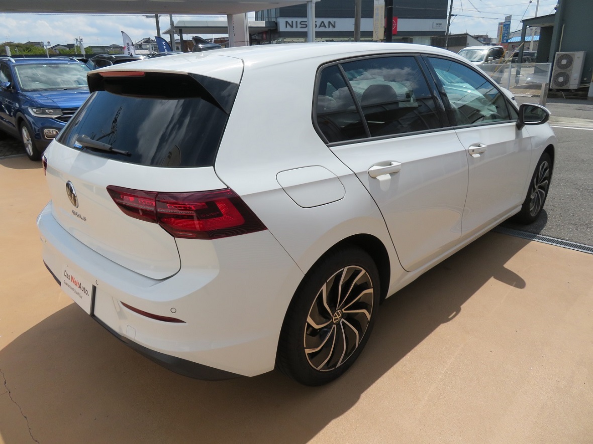 Das WeltAuto.】フォルクスワーゲン認定中古車： Golf TDI Active Advance Platinum Edition  DiscoverPro ホワイト系 2023年 14,900km 3,200,000円