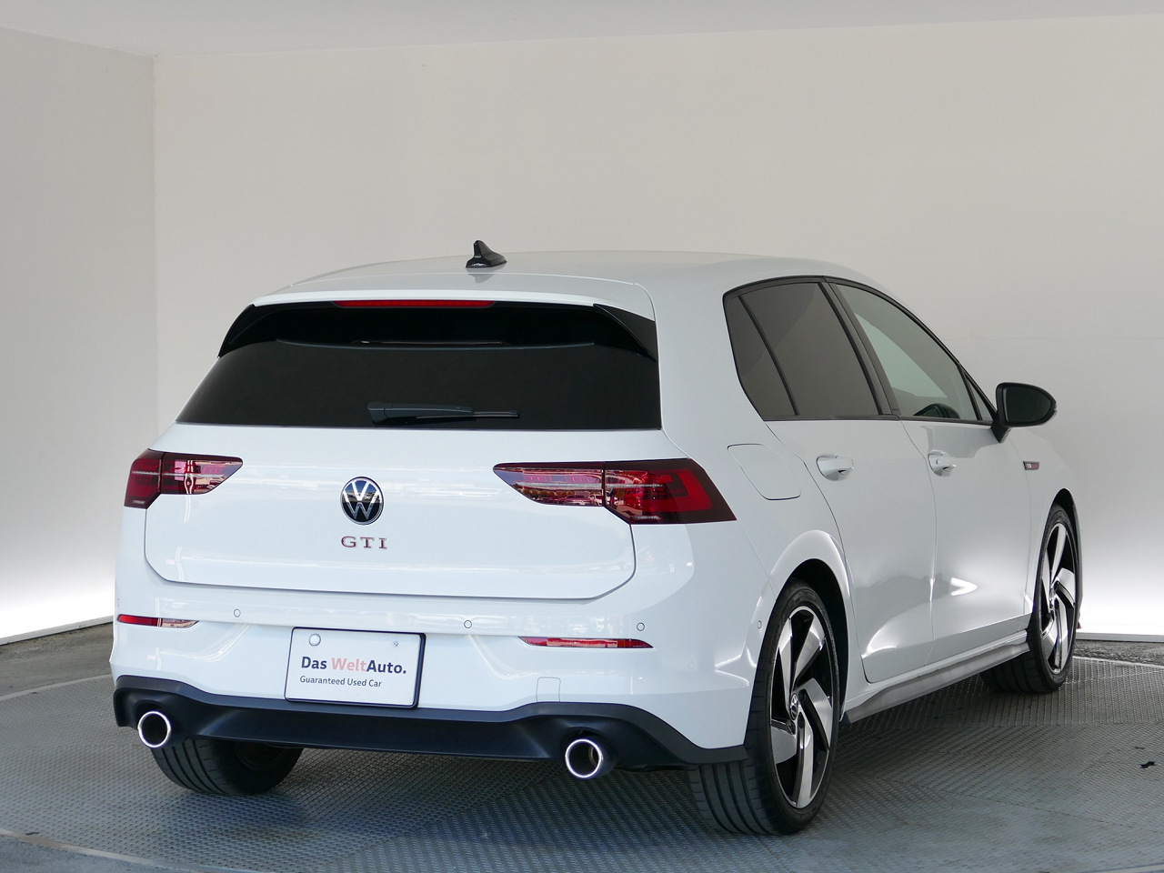 Das WeltAuto.】フォルクスワーゲン認定中古車： Golf GTI MK8 IQ.Light ホワイト系 2023年 7,450km  4,350,000円