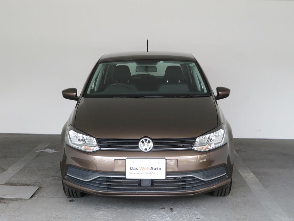 Das Weltauto フォルクスワーゲン認定中古車 Polo 40th Edition Oneowner Dwa ベージュ系 16年 16 300km 1 199 000円