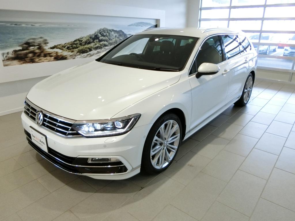 Das Weltauto フォルクスワーゲン認定中古車 Passat Variant 2 0tsi R Line Led Navi Acc ホワイト系 18年 19 570km 3 659 000円