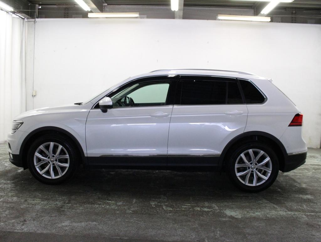 Das Weltauto フォルクスワーゲン認定中古車 Tiguan Tsi Highline ホワイト系 17年 22 491km 3 100 000円