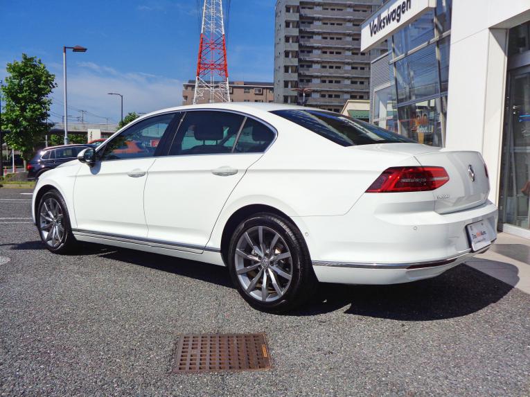 Das Weltauto フォルクスワーゲン認定中古車 Passat Tsi Highline Technology P ホワイト系 19年 9 085km 3 250 000円