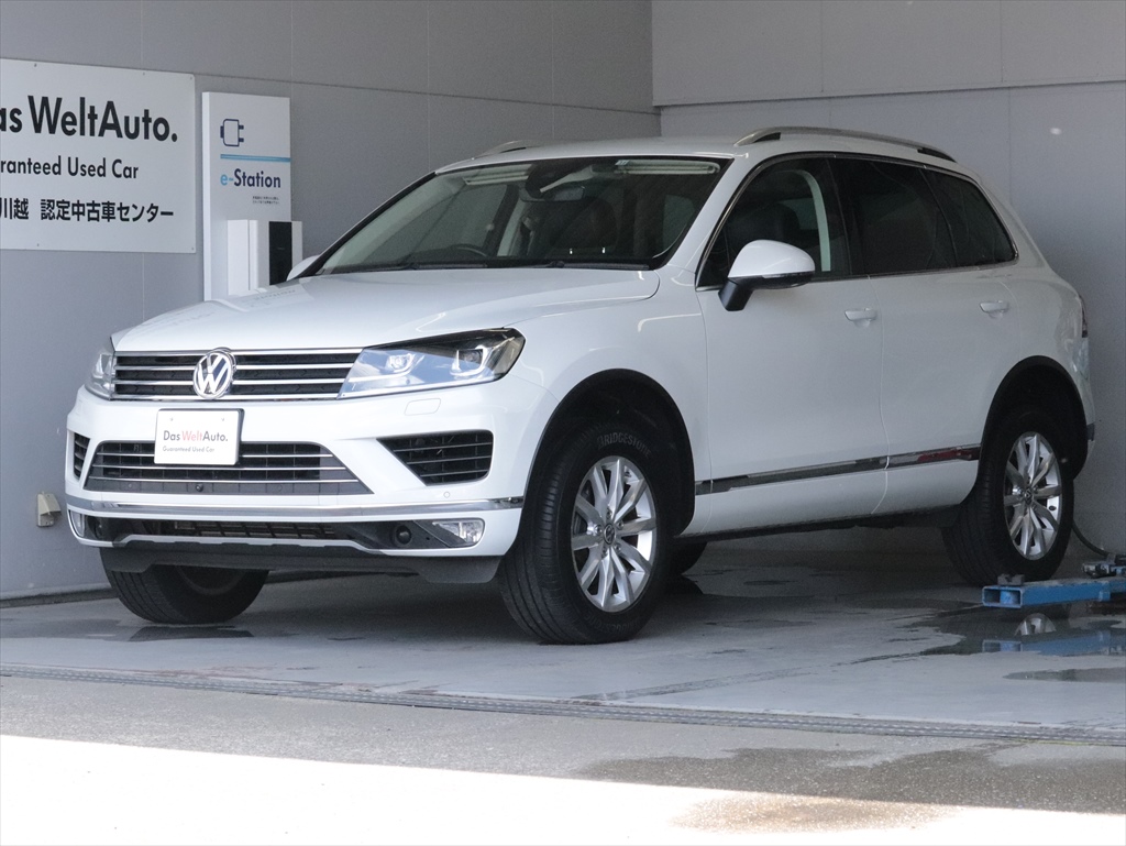 Das Weltauto フォルクスワーゲン認定中古車 Touareg V6 Upgrade Package Rns850 Acc ホワイト系 16年 47 300km 3 350 000円