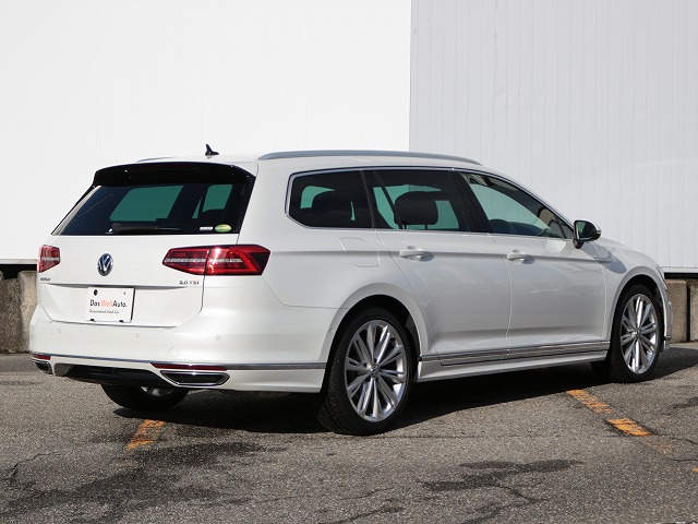 Das Weltauto フォルクスワーゲン認定中古車 Passat Variant 2 0tsi R Line One Owner ホワイト系 17年 47 480km 3 050 000円